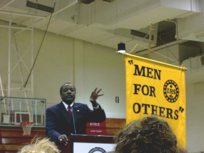 Alan Keyes speaks at Saint Ignatius High School